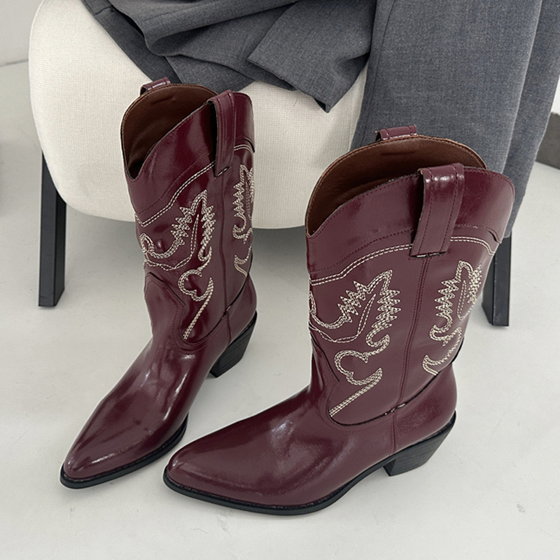 Embroidery Design Free - Botas occidentales de cuero rojo vino